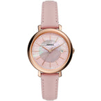 Montre Femme Fossil Jacqueline, cadran en nacre rose irisée, boîtier doré rose et bracelet en cuir rose pâle, Maison Mercier.