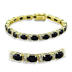 Détail d'un bracelet tennis doré en laiton, serti d'oxydes de zirconium noirs ovales et de micro-cristaux, Maison Mercier.