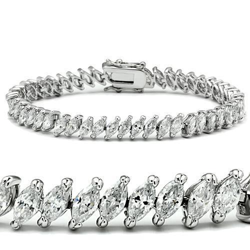 Vue rapprochée d'un bracelet tennis élégant, pierres taille marquise, finition rhodiée, Maison Mercier.
