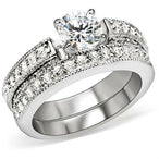 Profil de la parure de bagues, illustrant l'harmonie entre l'alliance pavée et la bague solitaire en laiton rhodié.