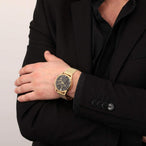 Montre chronographe Maserati pour homme en acier doré, cadran noir profond et bracelet maille milanaise, affichant l'heure et les compteurs de précision, Maison Mercier.