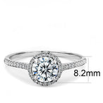 Vue de face d'une bague solitaire halo en acier chirurgical TK316 avec une zircone centrale de 8.2mm, entourée d'un pavé de pierres, Maison Mercier.