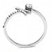 Vue latérale de la bague ouverte asymétrique en acier rhodié, révélant la finesse de sa monture et l'éclat des cristaux, Maison Mercier.