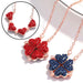 Collier pendentif transformable cœurs trèfle en acier doré et zirconia, présenté ouvert en ligne de cœurs et fermé en trèfle, sur fond bleu profond, Maison Mercier.
