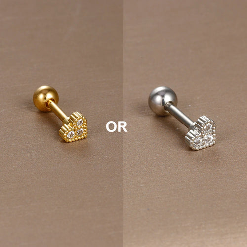 Détail d'un piercing d'oreille étoile à huit branches en zircons, en acier chirurgical doré, Maison Mercier.