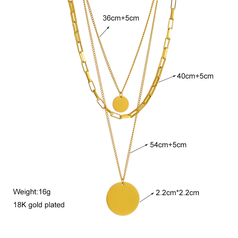 Fermoir et extrémité d'un collier doré en acier inoxydable, illustrant la qualité des finitions, Maison Mercier.