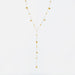 Le collier lariat Y présenté dans un écrin de velours, prêt à être offert, Maison Mercier.