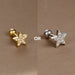 Assortiment de mini-piercings d'oreille, chacun illustrant un design unique et une finition dorée impeccable.