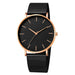 Montre féminine Maison Mercier, cadran noir épuré, bracelet maille milanaise finition or rose, portée au poignet avec un bracelet délicat à perles dorées.