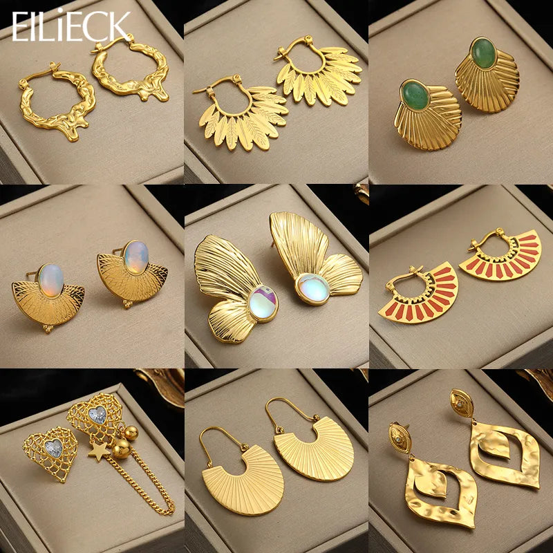 Vue d'ensemble d'un collage présentant neuf paires de boucles d'oreilles dorées aux designs variés, Maison Mercier.
