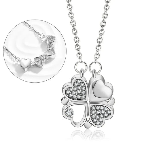 Collier pendentif transformable cœurs trèfle en acier doré et zirconia, présenté ouvert en ligne de cœurs et fermé en trèfle, sur fond bleu profond, Maison Mercier.