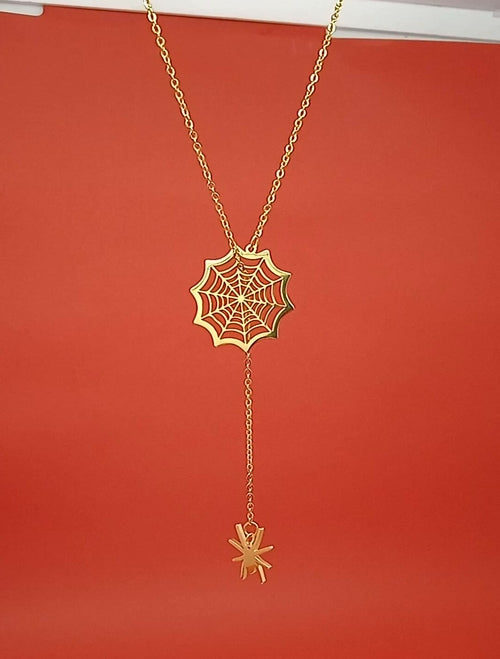 Fermoir et maillons de la chaîne du collier en plaqué or 18 carats, témoignant de la qualité de l'assemblage, Maison Mercier.
