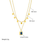 Collier femme double chaîne dorée en acier inoxydable 316L, agrémenté de multiples étoiles et d'un pendentif rectangulaire serti d'une pierre bleue, dimensions 1.1cm*1.3cm, longueurs 40+5cm et 45+5cm, poids 12g.