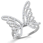 Détail d'une bague papillon en argent rhodié ornée de zircons scintillants, Maison Mercier.