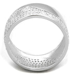 Vue latérale et arrière d'une bague bande large en argent massif rhodié, révélant la finesse du pavage de zircons et la finition polie du métal, Maison Mercier.