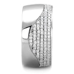 Vue de face d'une bague bande large en argent massif rhodié, ornée d'un pavage ondulant de zircons scintillants, Maison Mercier.