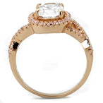 Profil élégant d'une bague solitaire en Argent 925 plaqué or rose, révélant la finesse de la monture et l'éclat des pierres latérales.
