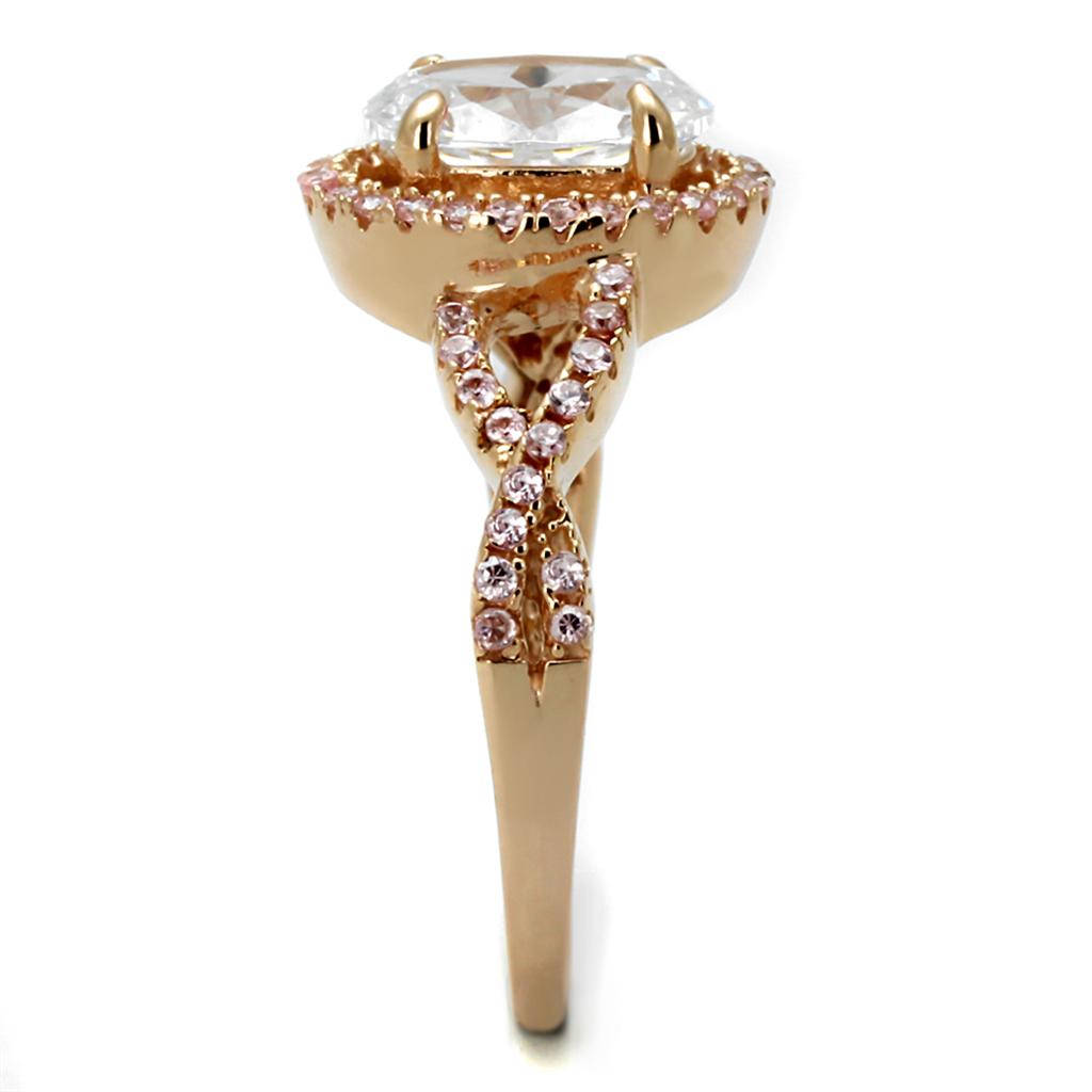 Détail d'une bague solitaire ovale en Argent 925, ornée d'une Zirconia lumineuse et d'un halo rose doré entrelacé, Maison Mercier.