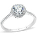 Détail d'une bague solitaire halo en acier chirurgical TK316 poli, ornée d'une zircone centrale et de petites pierres scintillantes sur l'anneau, Maison Mercier.