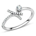 Vue détaillée d'une bague ouverte asymétrique en acier rhodié, ornée d'un zircon solitaire et d'un pavé de cristaux étincelants, Maison Mercier.