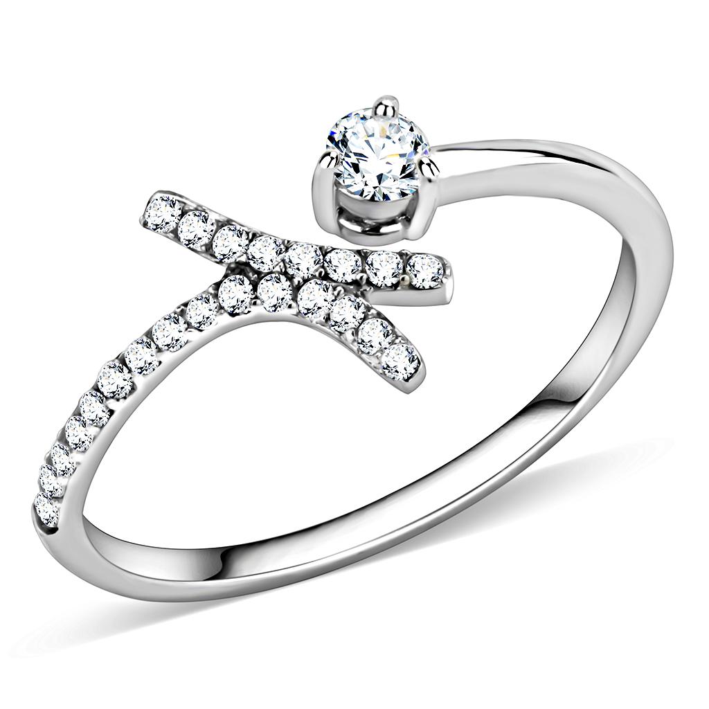 Vue détaillée d'une bague ouverte asymétrique en acier rhodié, ornée d'un zircon solitaire et d'un pavé de cristaux étincelants, Maison Mercier.