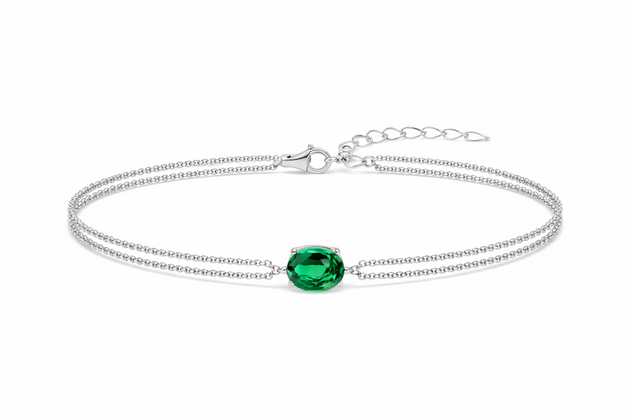Détail d'un bracelet double chaîne en Argent Sterling 925 Rhodié avec pierre ovale vert émeraude, Maison Mercier.