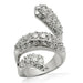 Bague serpentin élégante en argent massif rhodié, reflétant la lumière avec ses multiples zircons clairs.