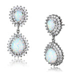 Détail d'une boucle d'oreille pendante en argent rhodié, opale poire et halo de zircons, vue de face, Maison Mercier.