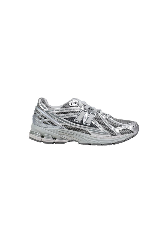 Baskets New Balance couleur argenté