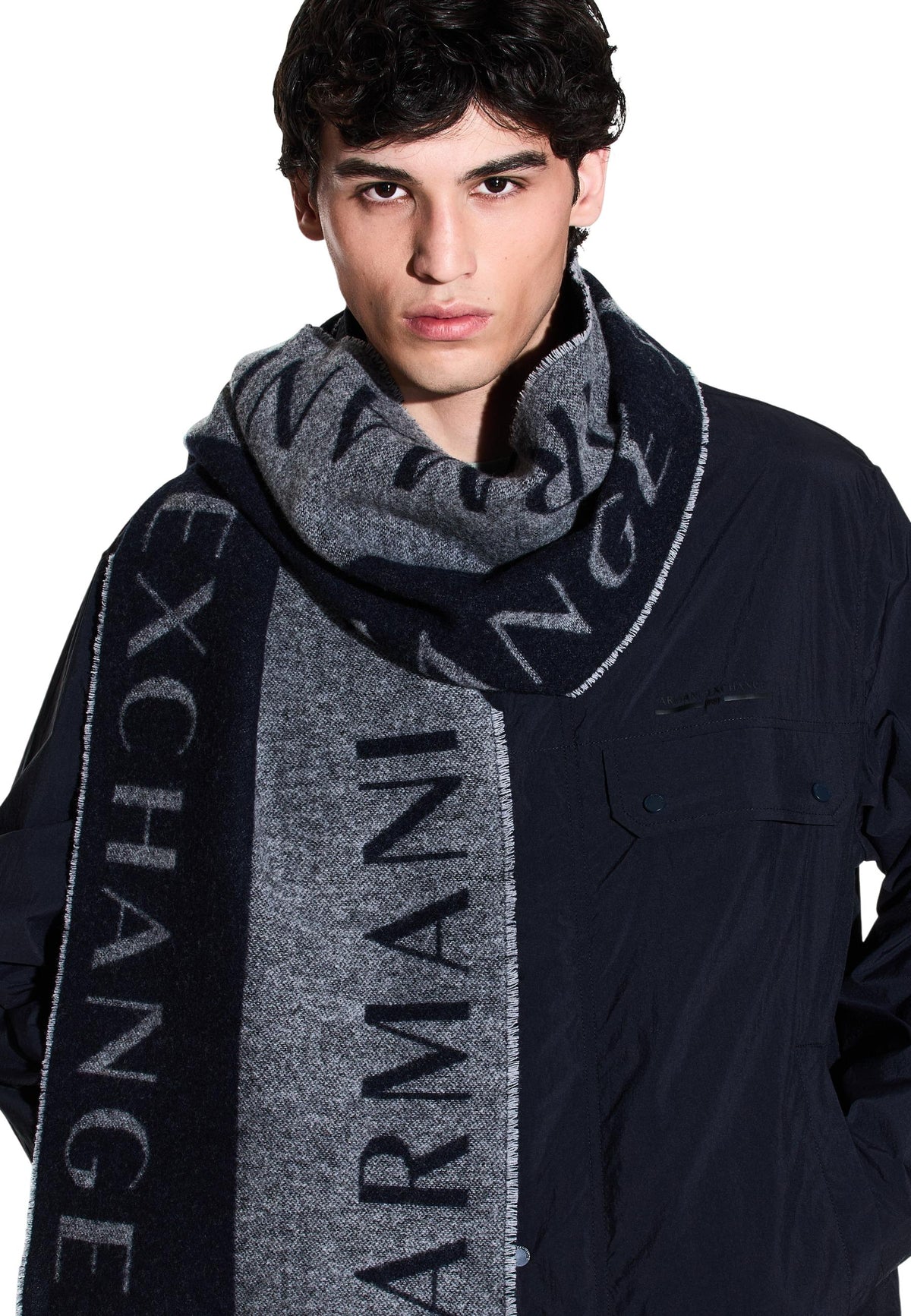 Écharpe Armani Exchange couleur gris — vue 2