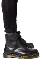 Bottes Dr. Martens couleur noir — vue 2