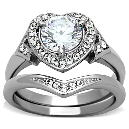 Détail d'un duo de bagues cœur halo en acier inoxydable poli et zircon cubique, Maison Mercier.